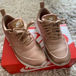Nike rose gold air max Thea